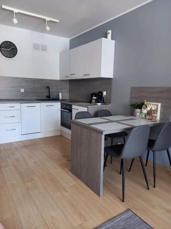 Apartament 4 Seasons- Basen Wewnetrzny,Jacuzzi,Sauna,Silownia I Kulkoland W Cenie!!! Kołobrzeg Buitenkant foto